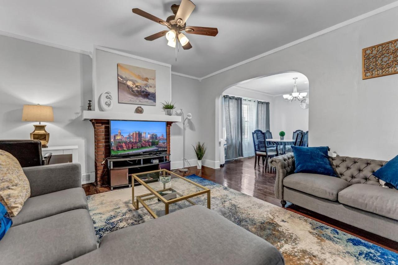 バッファロー Renovated Main Floor Large 3 Bed Houseヴィラ エクステリア 写真