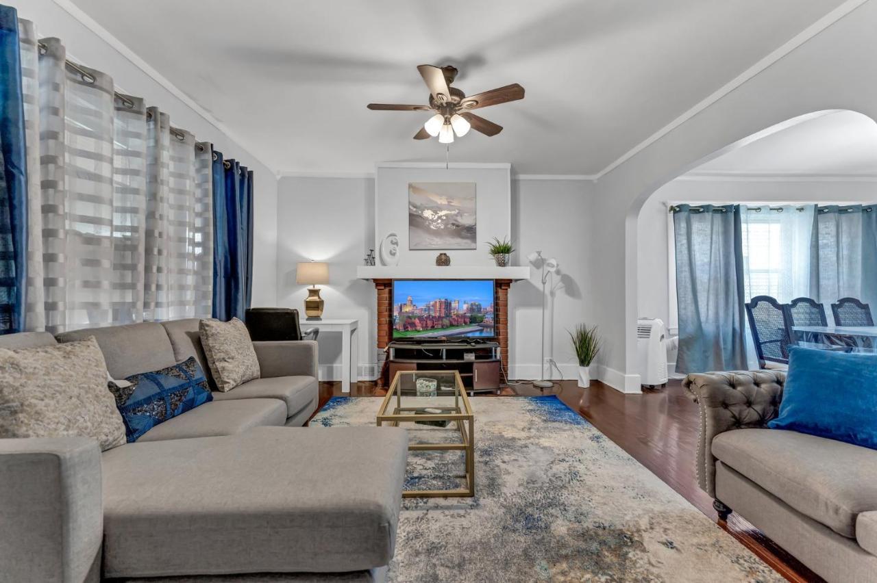 バッファロー Renovated Main Floor Large 3 Bed Houseヴィラ エクステリア 写真