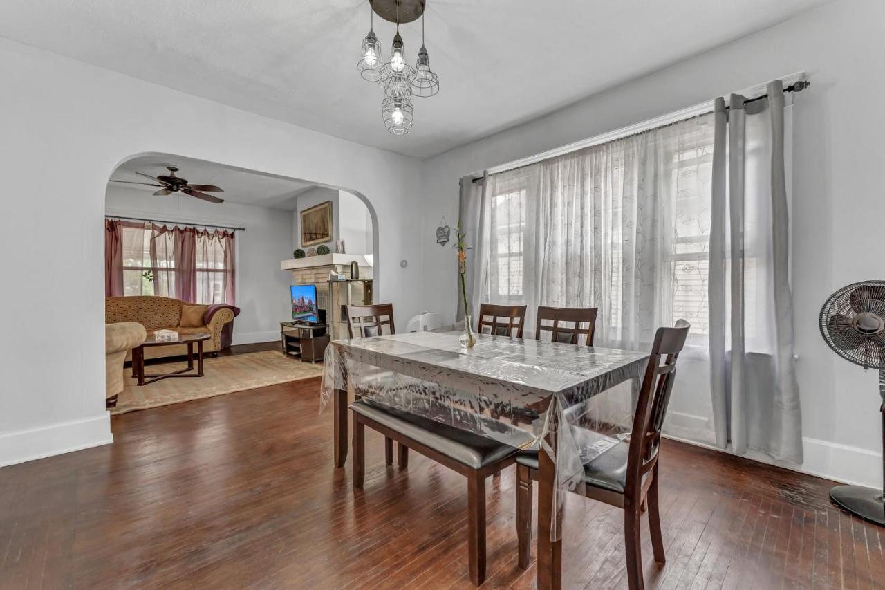 バッファロー Renovated Main Floor Large 3 Bed Houseヴィラ エクステリア 写真