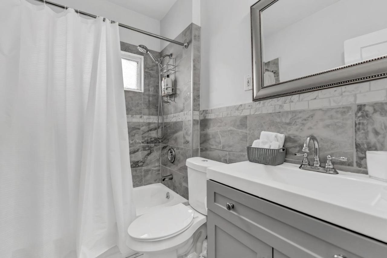 バッファロー Renovated Main Floor Large 3 Bed Houseヴィラ エクステリア 写真